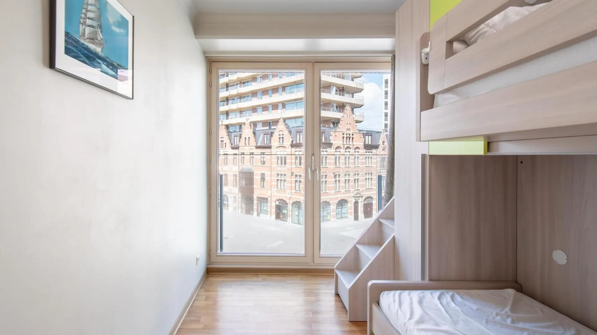 Beautiful Apartment With View Остенде